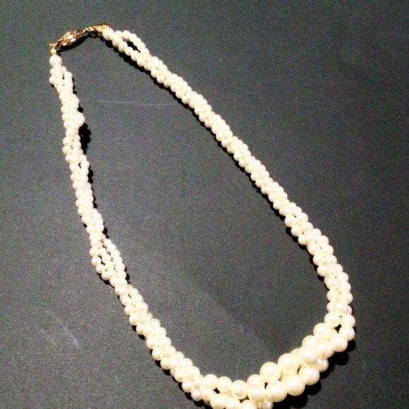 Vintage Napier Twisted Graduated White Faux Pearl Necklace - Picture 4 of 7